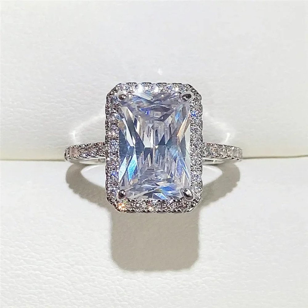 Stunning 3.50ctw Ladies White Gold Diamond Halo Ring - Picture 1 of 6